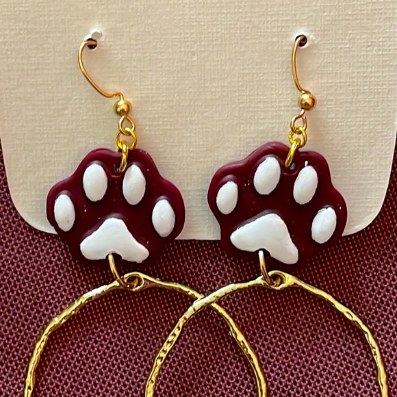 🎉♥️ Caroline Mississippi State MSU Paw Print Game Day Dangle Earrings - Picture 2 of 3